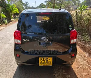 Toyota Porte 2013 Black