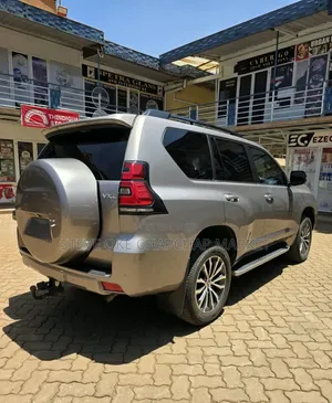 2022 Toyota Land Cruiser Prado 2.8 VXL Silver