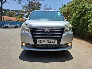 Toyota Noah 2.0 FWD (Viti 7) 2014 Silver
