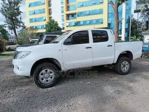 Toyota Hilux 2013 White