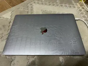 Apple MacBook Pro 13" 2020 - Intel Core i7, 32GB RAM, 512GB SSD