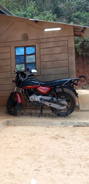 Bajaj Boxer 2022 Nyekundu