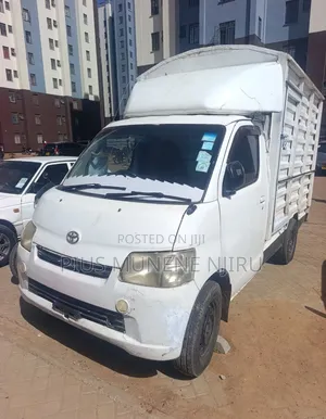 Toyota TownAce Lori 2012 Nyeupe