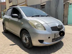 Toyota Vitz 2007 Silver