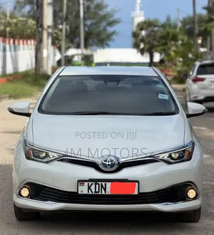 Toyota Auris Hybrid 2016 Pearl