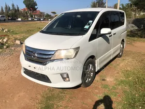 Nissan Serena 2011