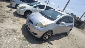 Toyota Vitz 2009 Zambarau