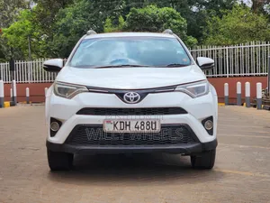 Toyota RAV4 2015 Nyeupe