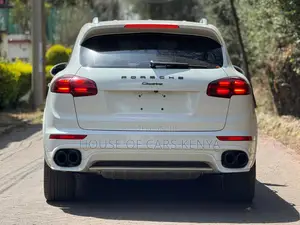 Porsche Cayenne 2016 White