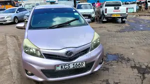 Toyota Vitz 1.0 FWD 5dr Hatchback 2012 Zambarau
