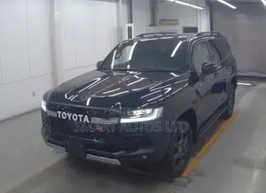Toyota Land Cruiser LC300 2023 Nyeusi