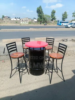 Seti ya Baa ya Mahogany: Viti vya Mviringo na Meza ya Ngoma