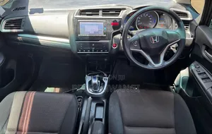 Honda Fit 2016 Hybrid Nyeupe