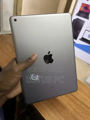 Apple iPad 9.7 (6th Gen) 128GB Gray