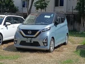 Nissan Dayz Highway Star 2019 Bluu