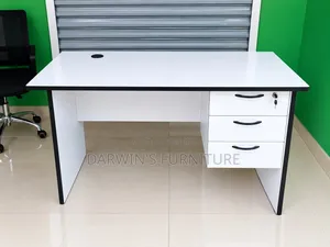 Boss Office Products Meza ya Ofisi yenye Droo 3