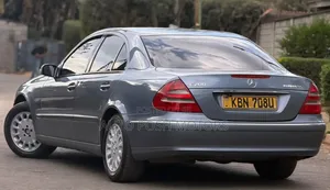 Mercedes-Benz E200 2006 Bluu