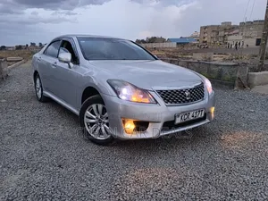 Toyota Crown Royal 2011 Nyeusi