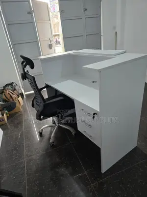Modern White Office Reception Desk yenye Droo Zinazofungwa
