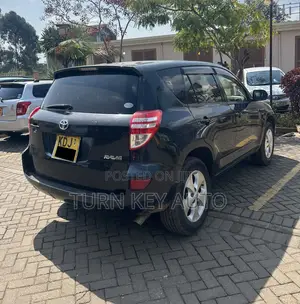 Toyota RAV4 2015 Nyeusi
