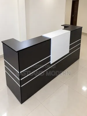 Dawati la Mapokezi la Kisasa la Grey na Nyeupe