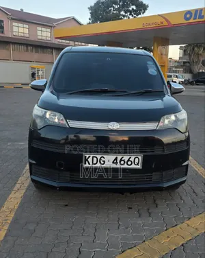 Toyota Spade 2015 Nyeusi