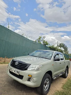 Toyota Hilux Double Cab 2016 Gold
