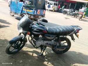 Bajaj Boxer 125 2024 Nyeusi