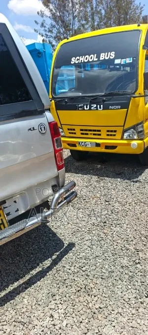 Isuzu NQR 2015 Basi la Shule la Viti 33
