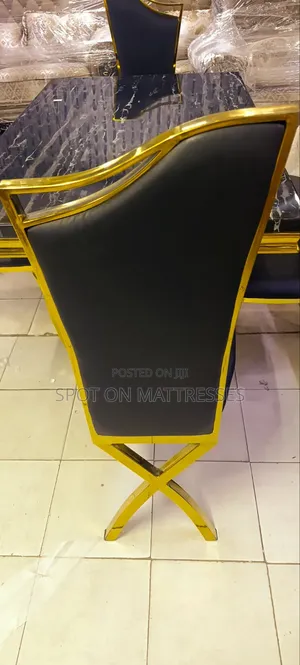 Set ya Meza ya Kula Nyeusi ya Marumaru ya Kifahari ya Watu 6 na Viti vya Miguu ya Dhahabu ya X