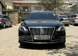 Toyota Crown Royal 2016 Nyeusi
