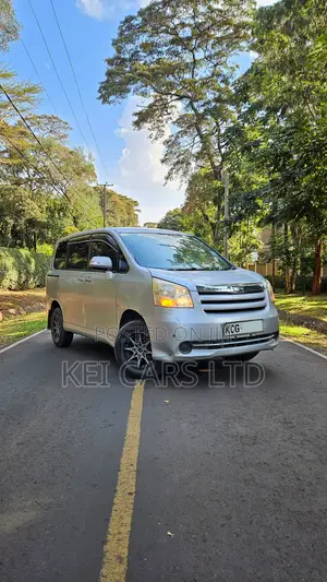 Toyota Noah 2.0 143hp AWD (7 Seater) 2009 Silver