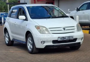 Toyota IST 2004 Nyeupe