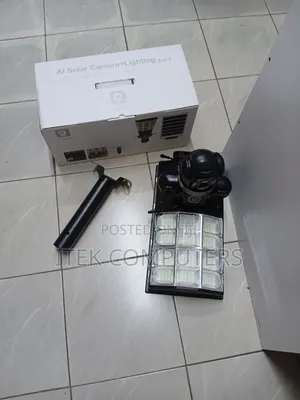 Kamera ya CCTV ya AI ya Solar 4G yenye Mwanga