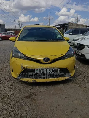 Toyota Vitz 2011 Yellow