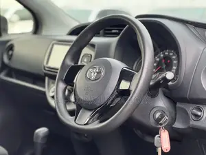Toyota Vitz 1.0 FWD 5dr Nyeupe 2019