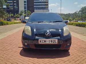 Toyota Vitz 1.0 FWD 5dr 2011 Nyeusi