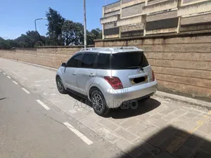 Toyota IST 2005 Nyeupe