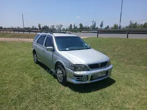 Toyota Vista Station Wagon 2001 Nyeupe