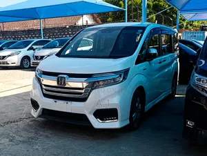 Honda Stepwgn 2019 Nyeupe