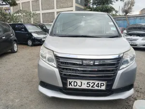 Toyota Noah 2016 Nyeupe