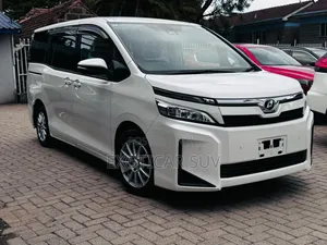 Toyota Voxy V 2WD 8-Seater 2019 - Off White