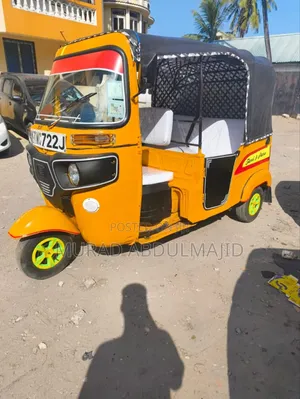 Bajaj RE 2023 Njano