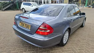 Mercedes-Benz E200 2005 Bluu