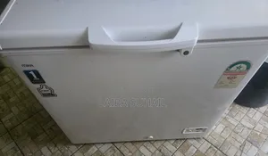 Mika 200L Chest Freezer yenye Kioo cha Kuteleza & Cool Packs