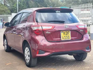 Toyota Vitz 1.0 FWD 5dr Hatchback 2017 Maroon