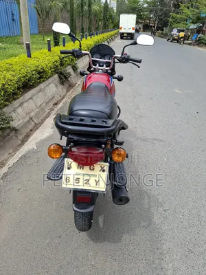 Bajaj Boxer 125 2026 Nyekundu