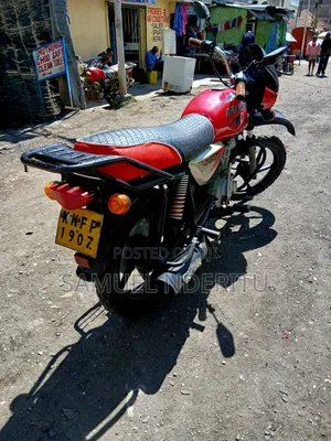 Bajaj Boxer 125 2021 Nyekundu