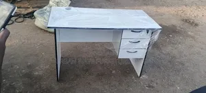 Urban Wave Dawati la Kuandikia Ofisini