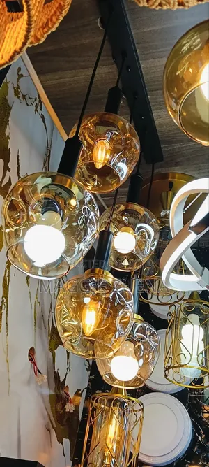 Mwanga wa Chandelier Unaoweza Kurekebishwa kwa Balbu 5